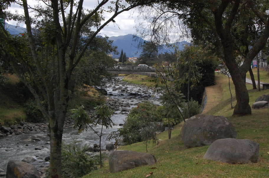 Tomebamba river walk — visiting is a side door
